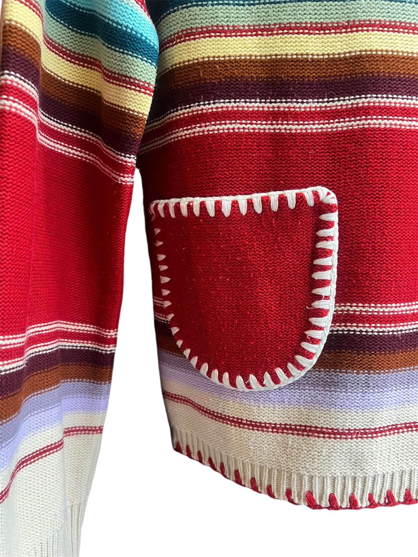 Pull bohème rouge à rayure à retrouver sur notre boutique en ligne Canaille Vintage ou dans notre friperie à Bordeaux centre