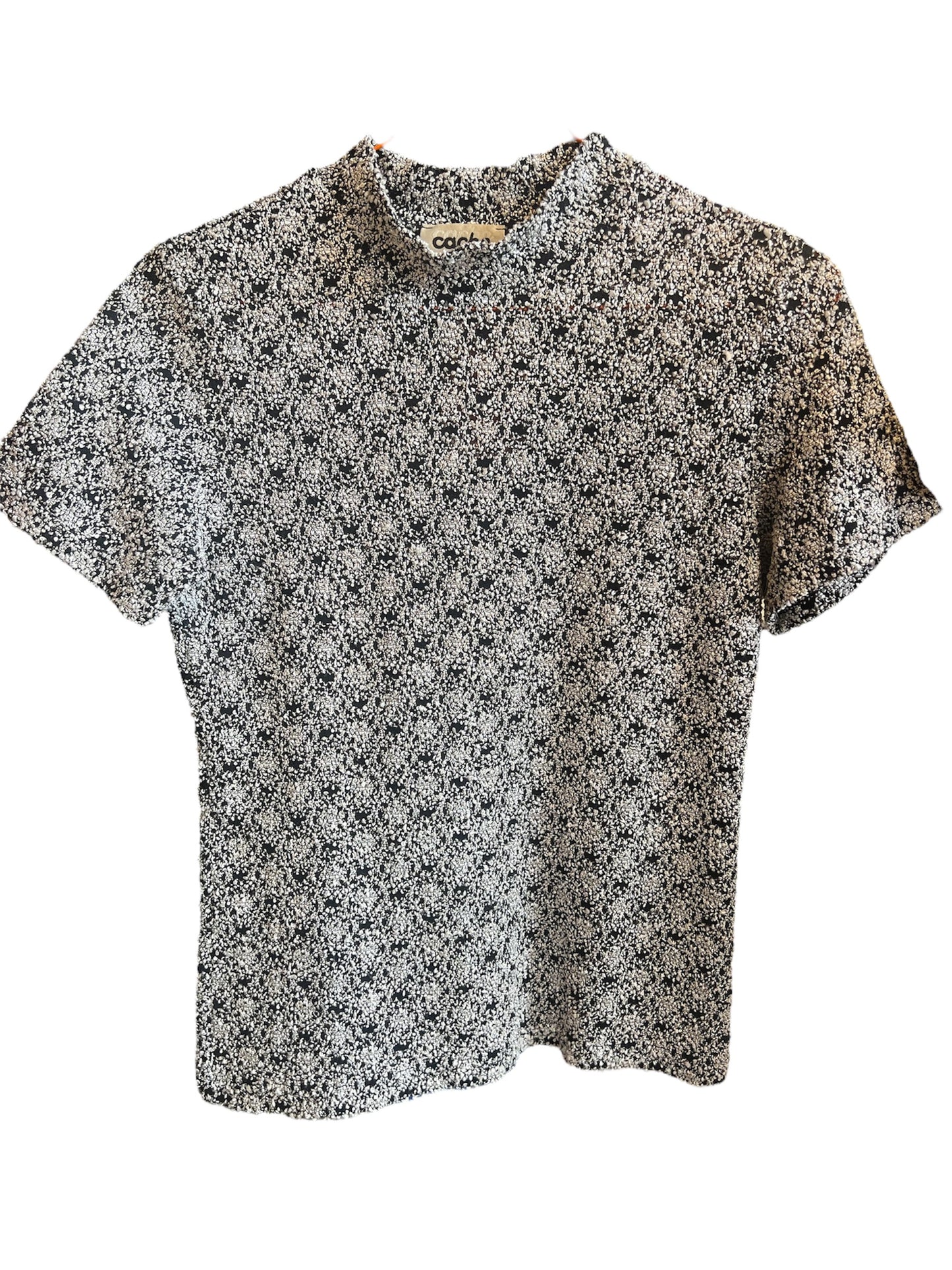 Ce top vintage à manches courtes est à retrouver sur notre boutique en ligne ou directement dans notre friperie à Bordeaux centre.