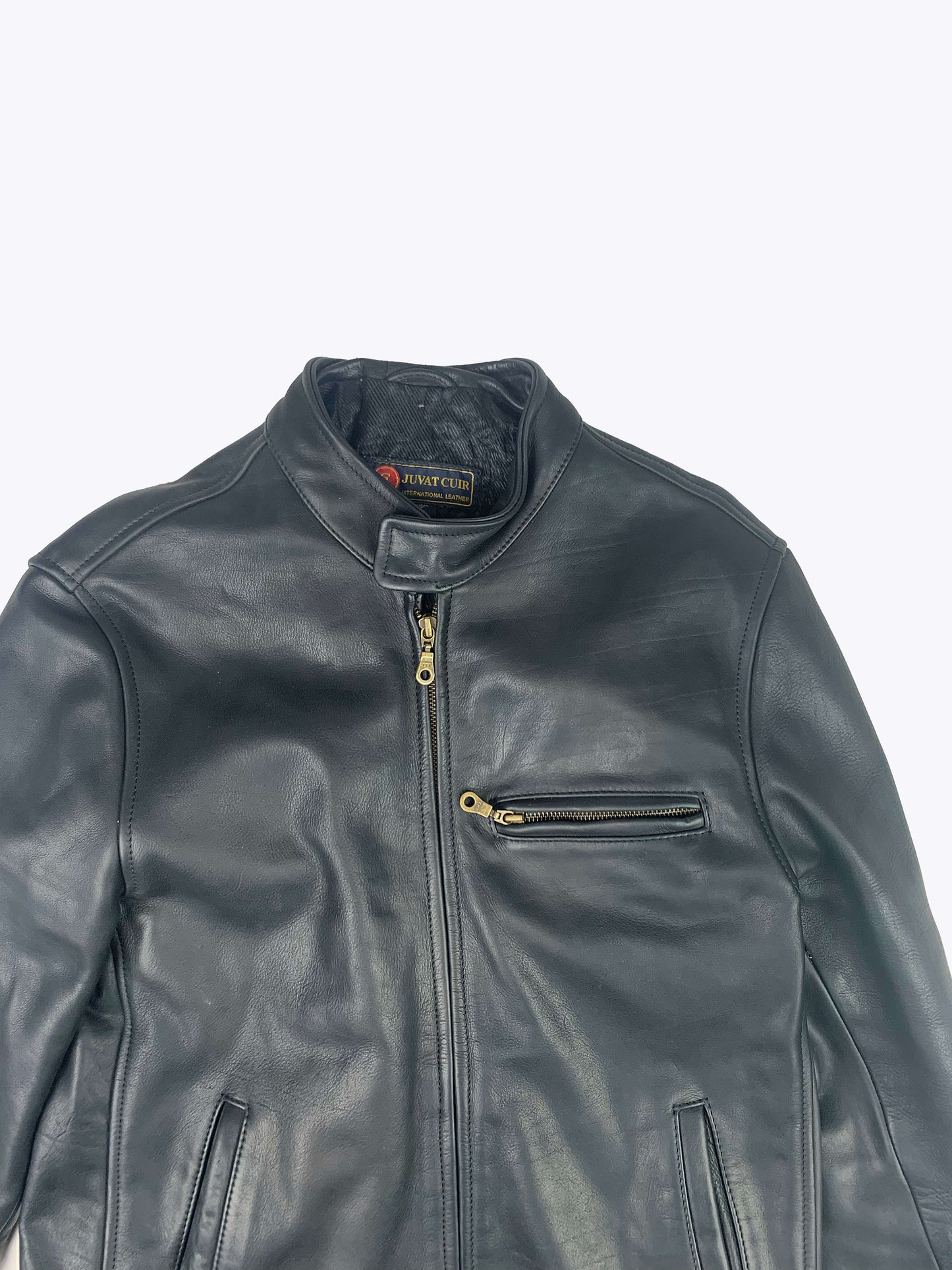 Veste en cuir style biker détail