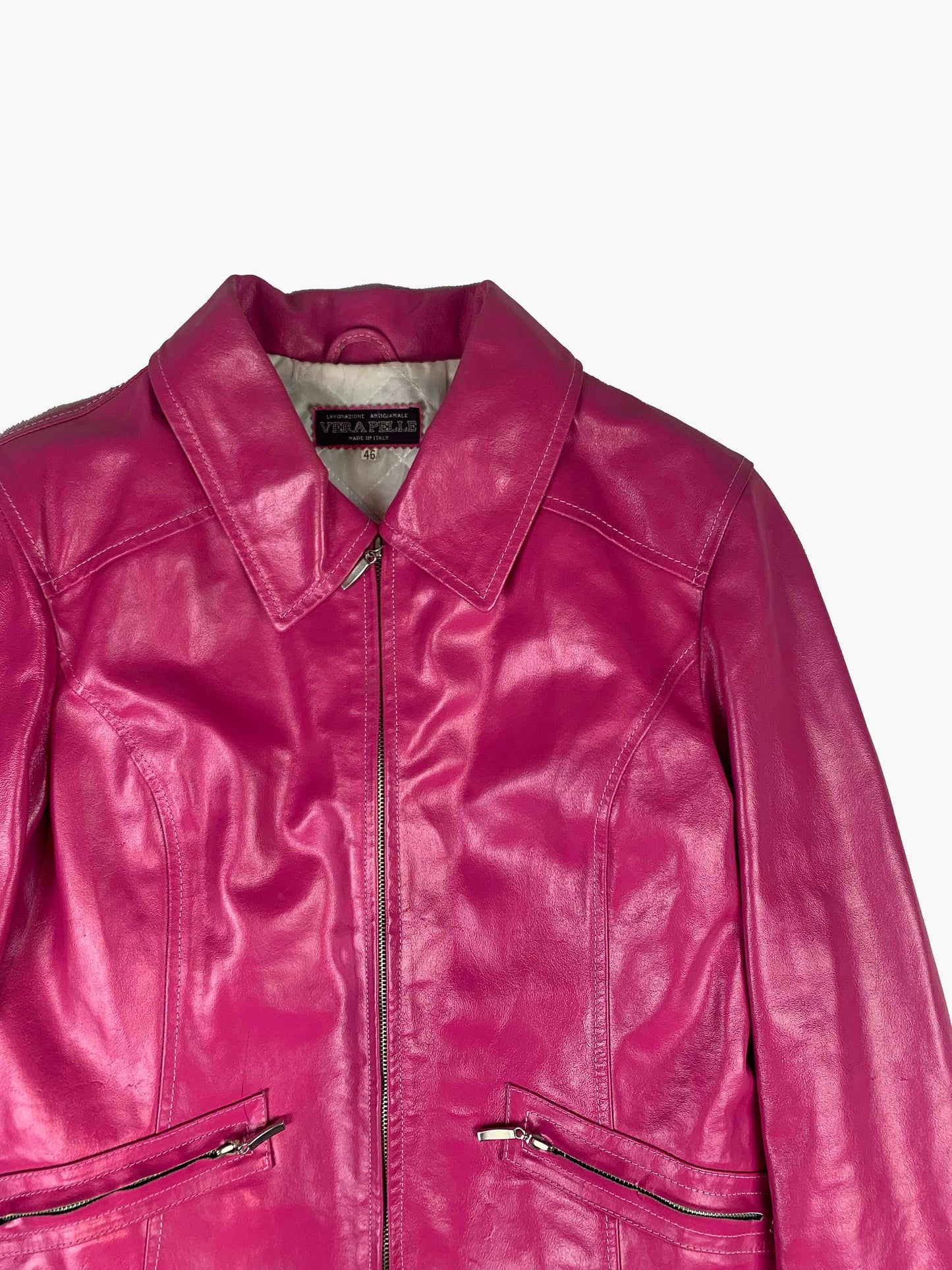 Veste en cuir rose détail