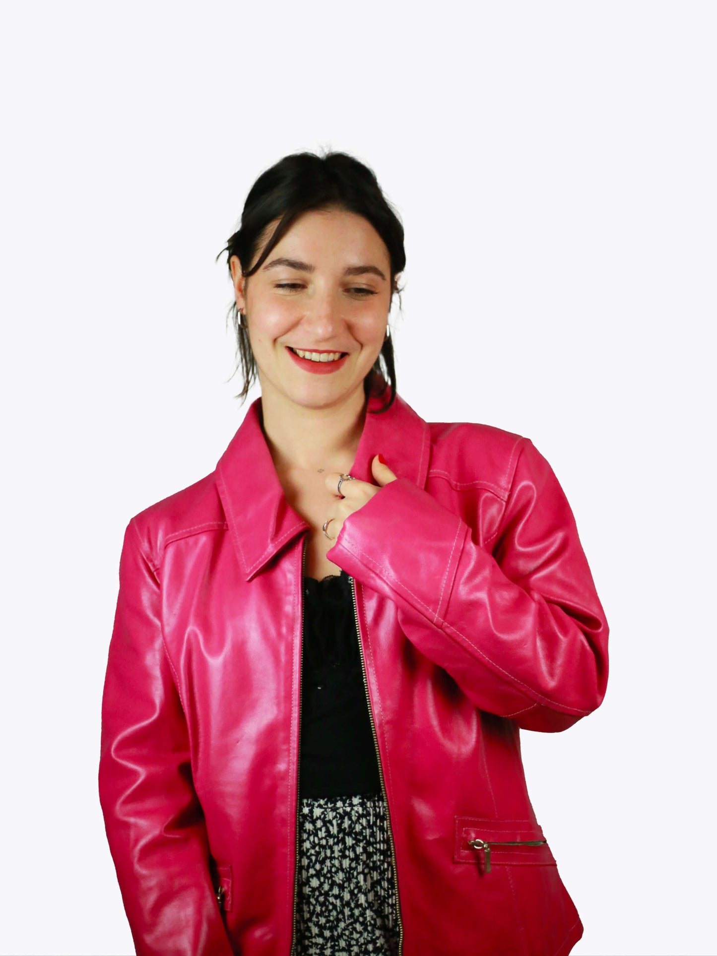 veste en cuir rose portée