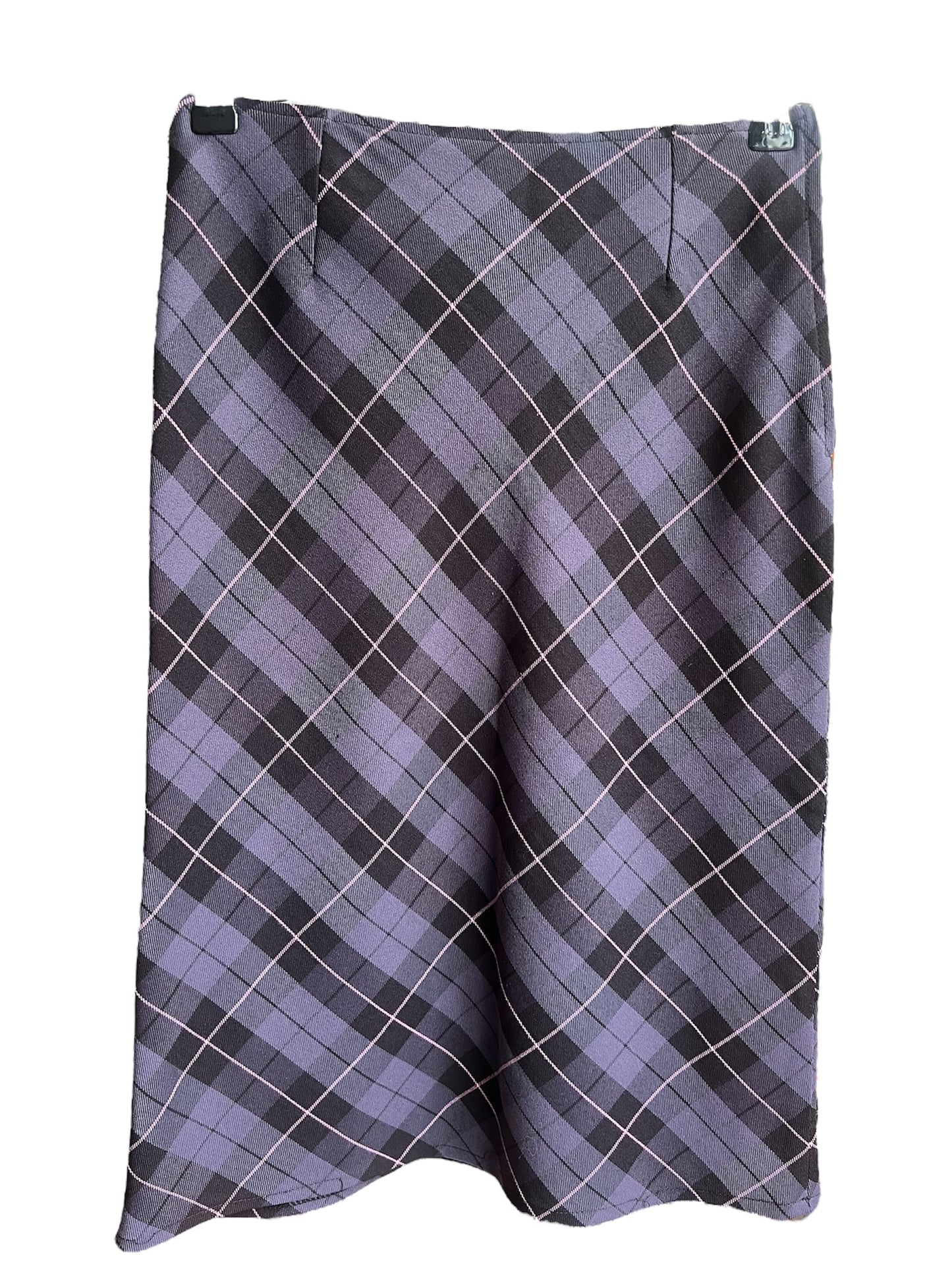 Jupe à carreaux tartan violet foncé / noir à retrouver sur notre boutique en ligne Canaille Vintage ou dans notre friperie à Bordeaux centre