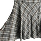 Jupe vintage longue à carreaux, motif tartan.
La jupe est à retrouver sur notre boutique en ligne ou directement dans notre friperie située à Bordeaux centre.