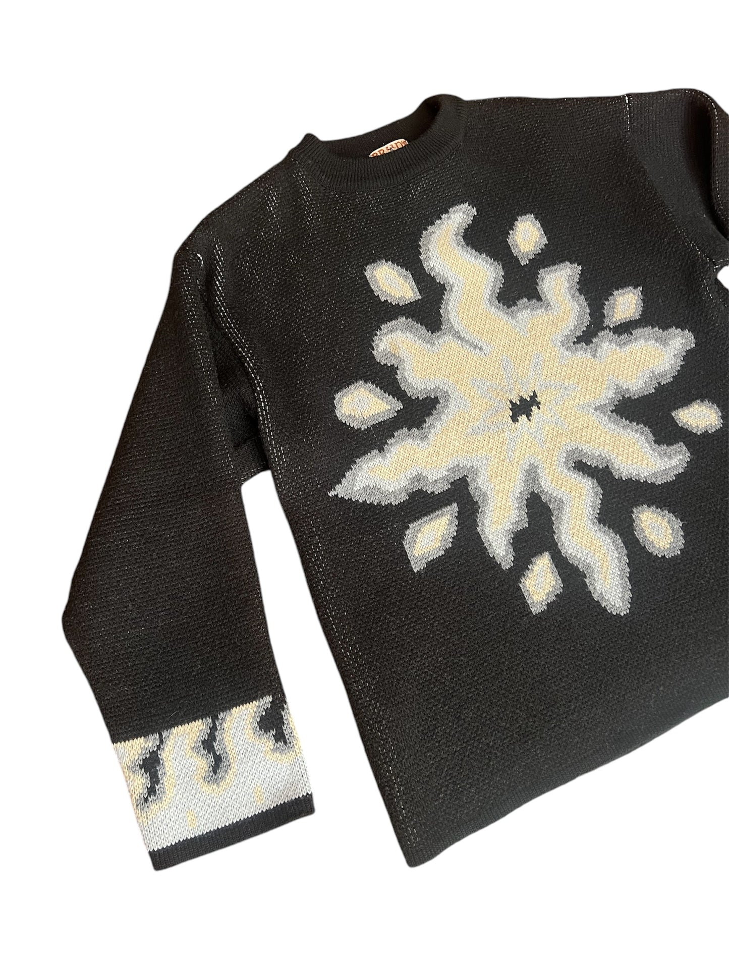 Pull vintage de snowboard ou de ski très épais et fabriqué en France.
Le pull est à retrouver sur notre boutique en ligne ou directement dans notre friperie dans le centre-ville de Bordeaux