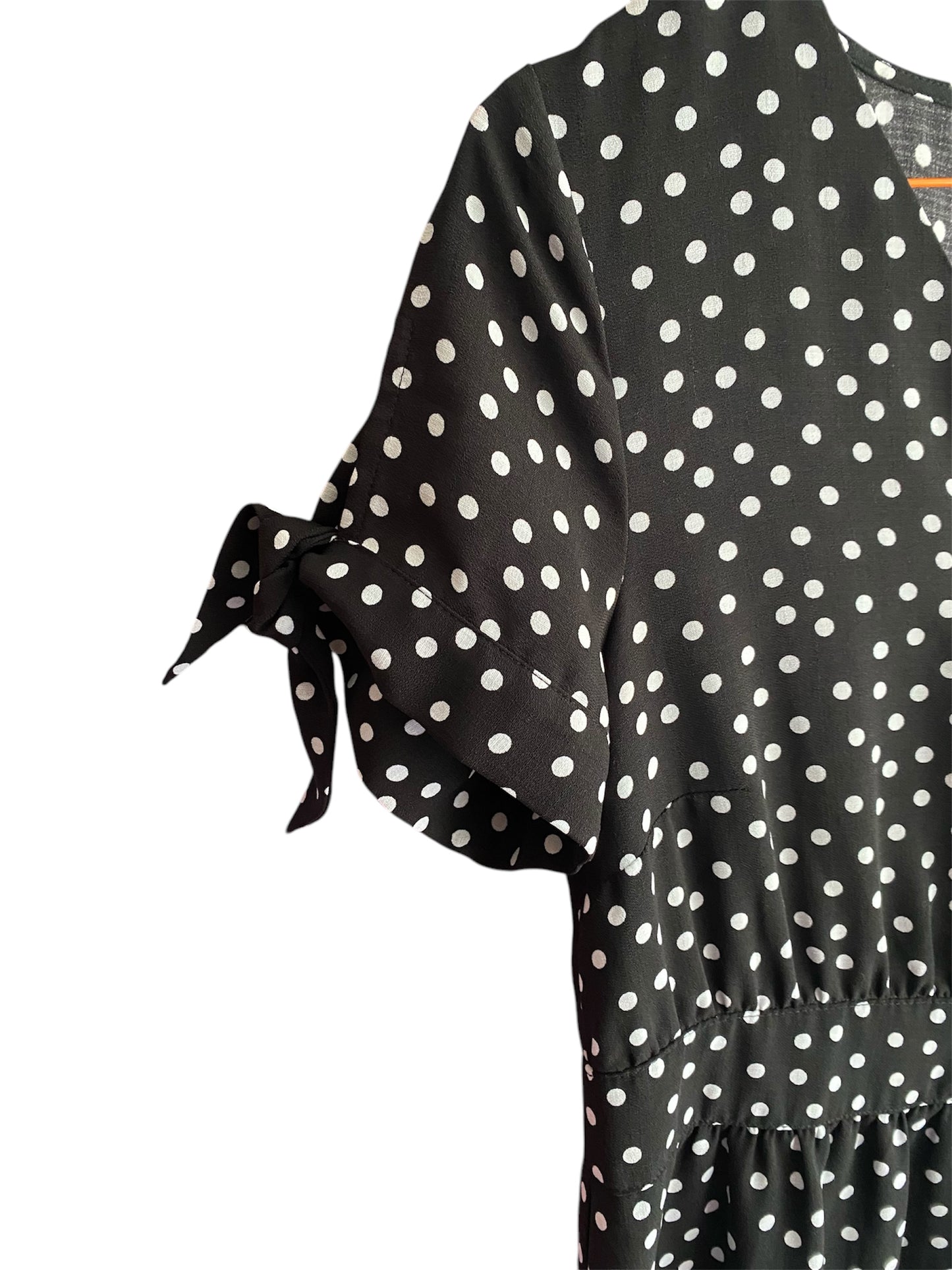 Robe noire à pois blanc de seconde main, vintage. Taille 36/38. Canaille Vintage - Friperie Bordeaux.