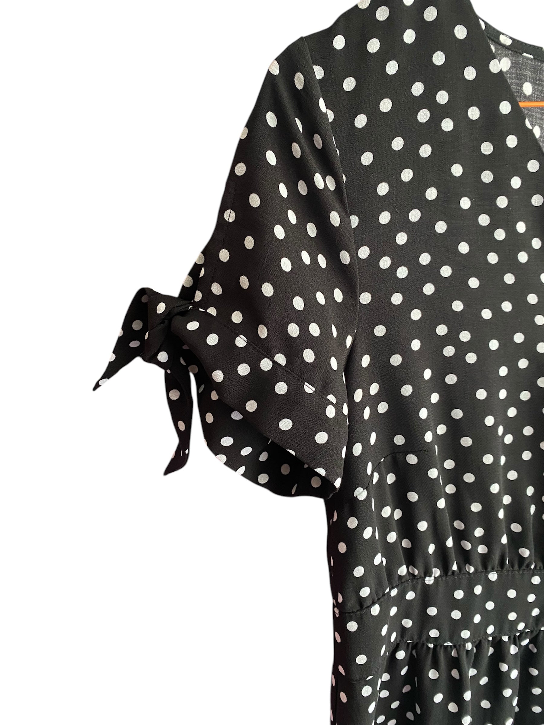 Robe noire à pois blanc de seconde main, vintage. Taille 36/38. Canaille Vintage - Friperie Bordeaux.