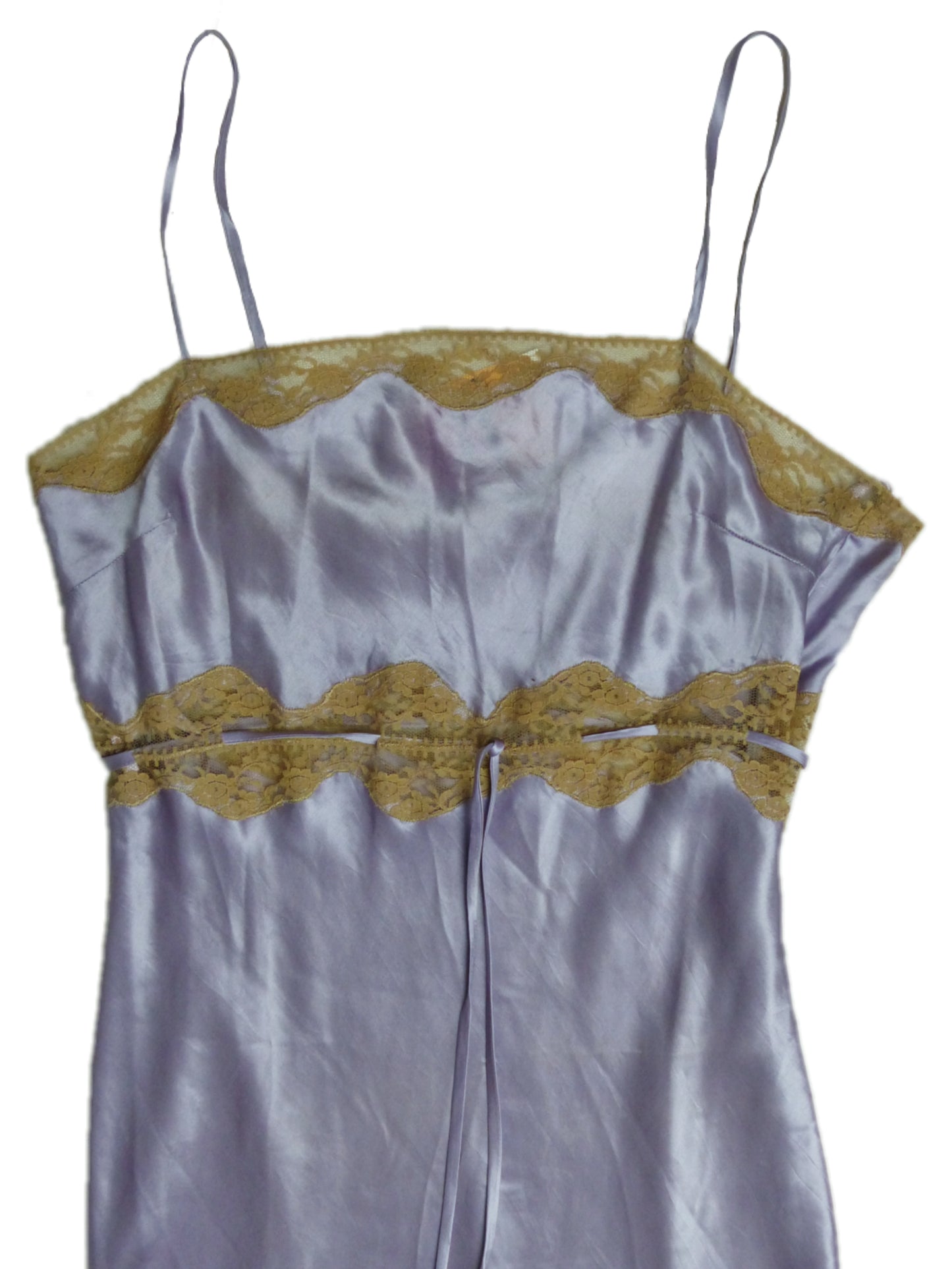 Nuisette / robe en soie de couleur lilas avec dentelle beige. Taille 36. A retrouver à la friperie Canaille Vintage à Bordeaux