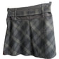 Jupe courte tartan avec une ceinture intégrée. La jupe est à retrouver sur notre boutique en ligne ou dans notre friperie située dans le centre-ville de Bordeaux.