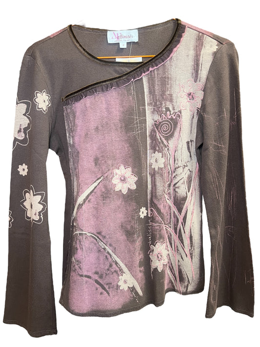 Top années 2000, marron à motifs roses, à retrouver à Canaille Vintage, friperie à Bordeaux.