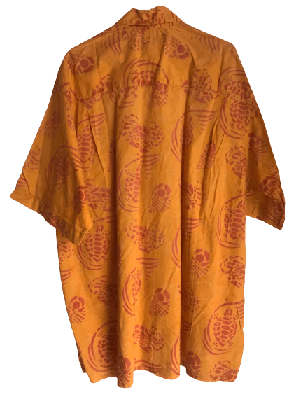Chemise orange vintage à motifs tortue rouge. 