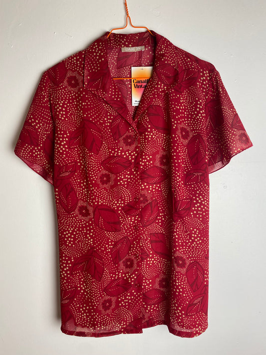 Chemise vintage rouge à motif. Se ferme avec des boutons. Col chemise. Friperie vintage à Bordeaux 